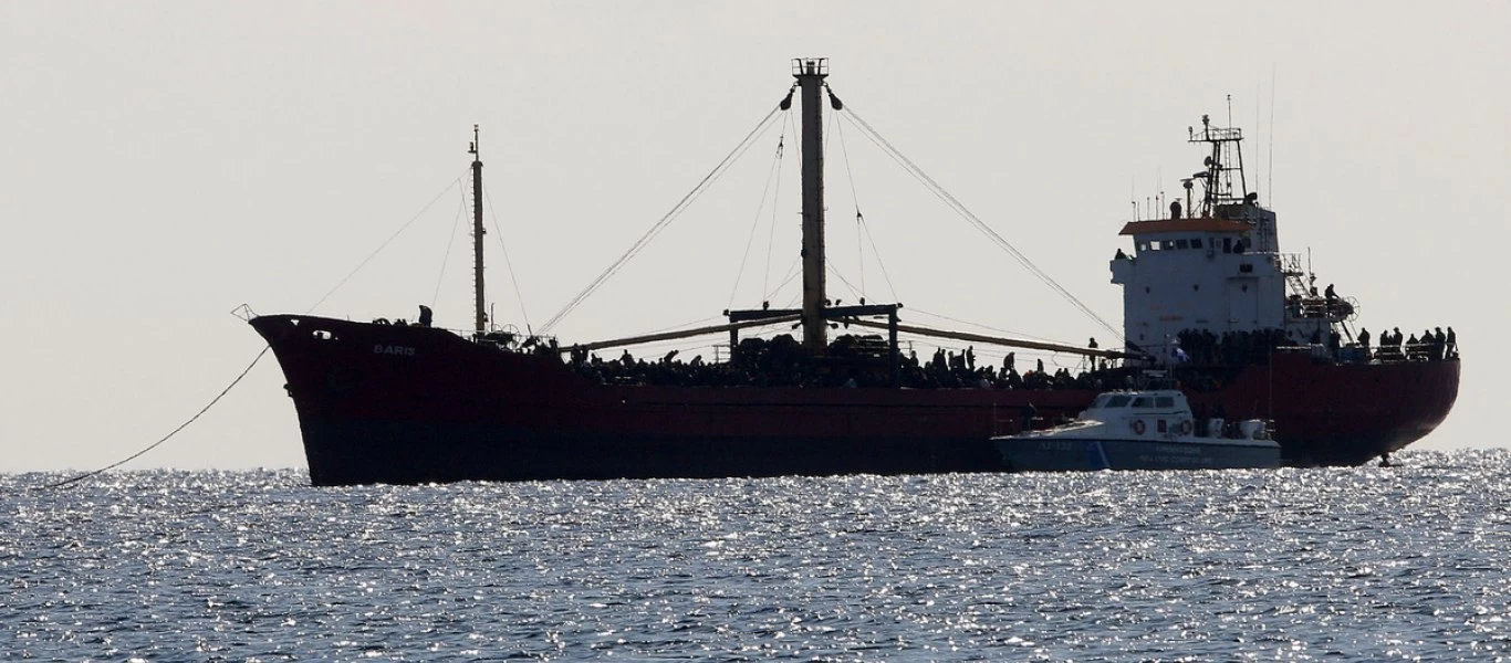Ακυβέρνητο φορτηγό πλοίο ανοιχτά της Σύρου - Λόγω μηχανικής βλάβης